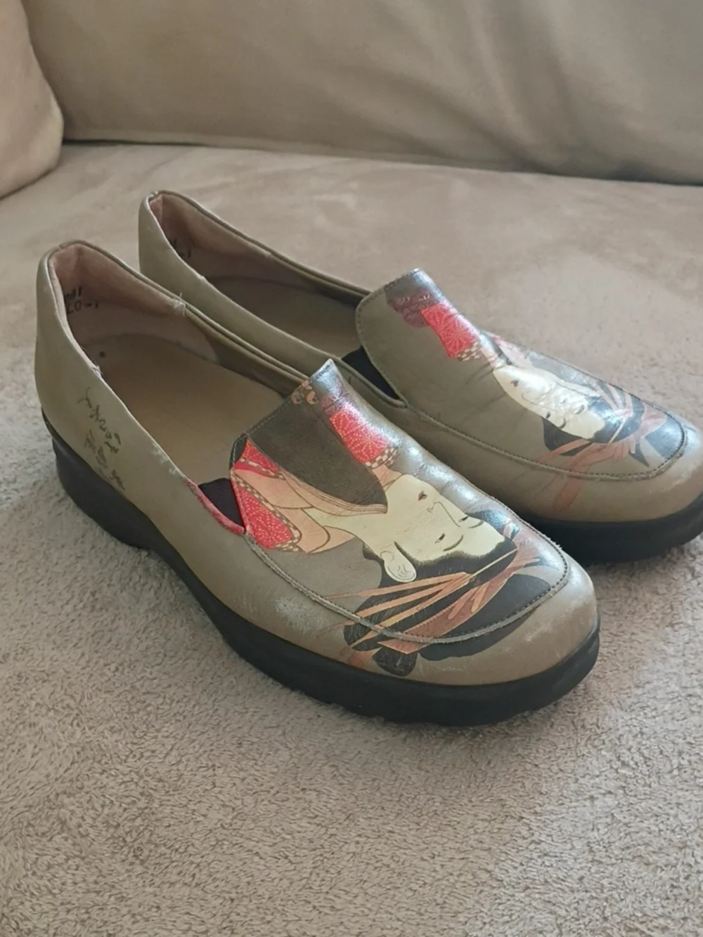 vintage ICON Wearable Art.Artistic Olive  Slip-On Loafers with Geisha Print